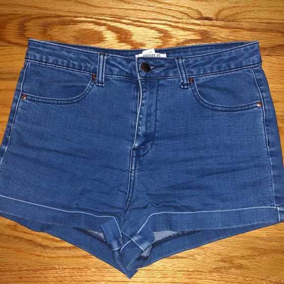 F21 denim shorts size 26 (stretchy) - Picture 2 of 4